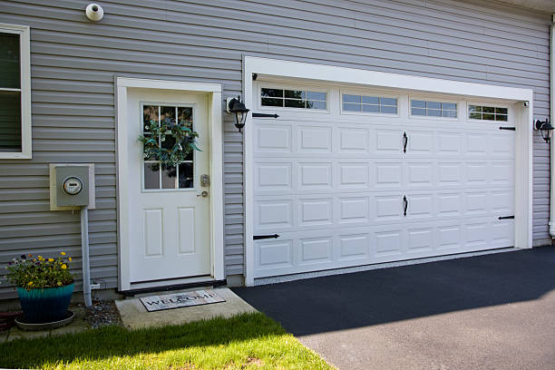 24/7 Emergency Garage Door Panel Replacement experts in Hebron, IN